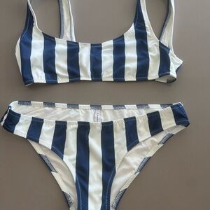 Solid and striped set